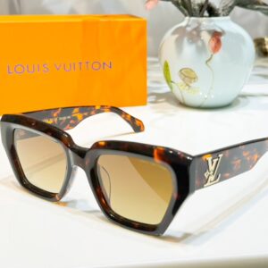 LOUIS VUITTON. Model: LV Z1972E. Dimensions: 50-20-145