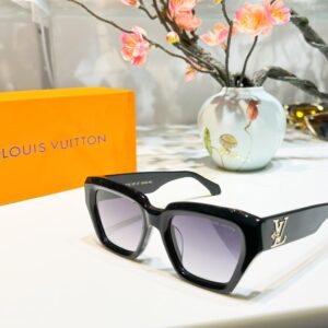 LOUIS VUITTON. Model: LV Z1972E. Dimensions: 50-20-145