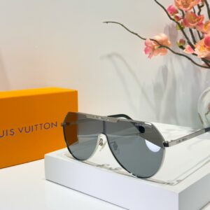 LOUIS VUITTON * High Version The official website is continuously updating colors. Baby Blue 1.1 Millionaires LV96006