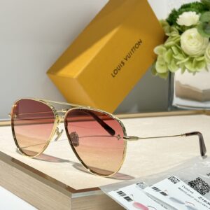Louis Vuitto* Mod：Z1621U
