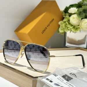Louis Vuitto* Mod：Z1621U