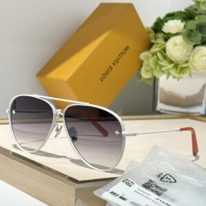 Louis Vuitto* Mod：Z1621U