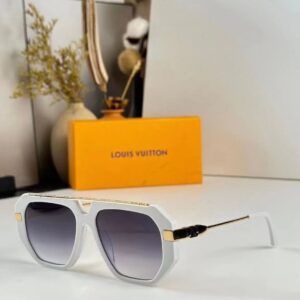 LOUIS VUITTON. Model: LV Z3220