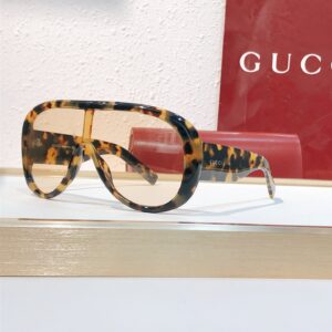 GUCCI Oversized  MODEL：GG2164
